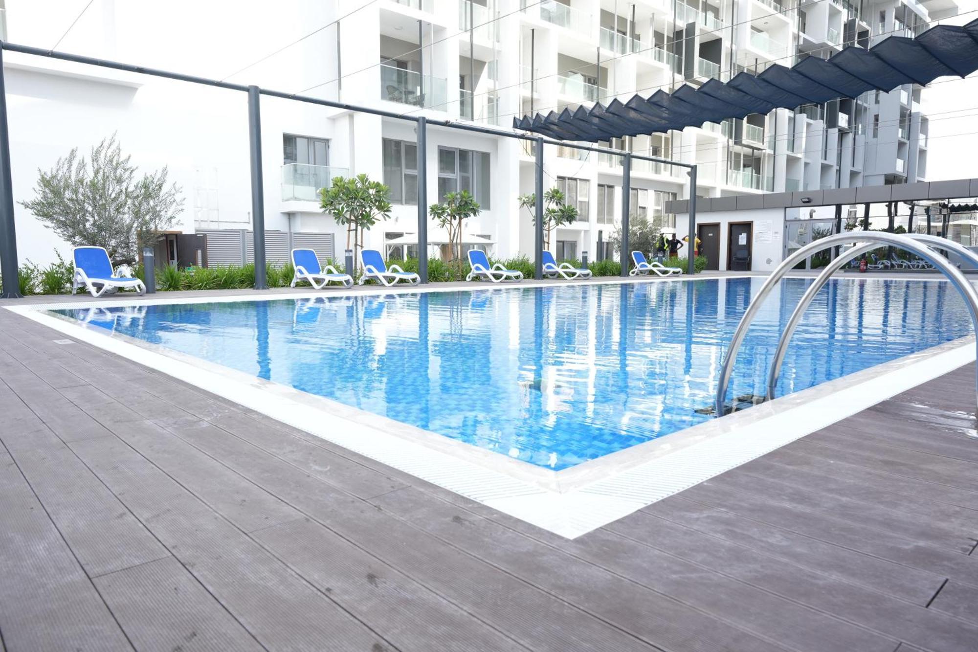 شقة Poolside Charm أبو ظبي المظهر الخارجي الصورة